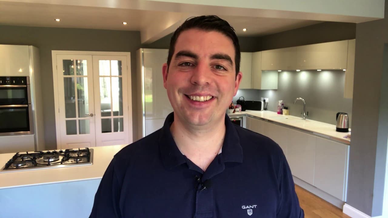 Why estate agents don't start up on their own?